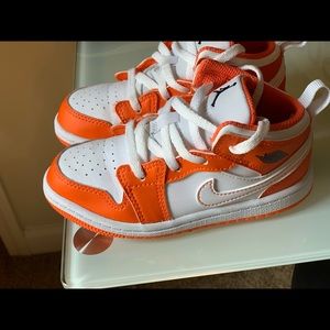 Jordan 1 Mid SE Electro Orange INFANT